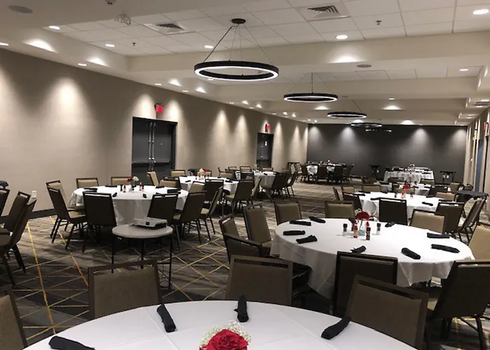 Holiday Inn & Suites - Fayetteville W-Fort Bragg Area By Ihg